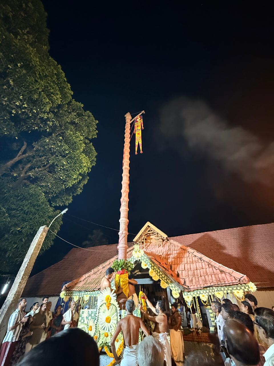 ​തൃച്ചിറ്റാറ്റ് മഹാവിഷ്ണു ക്ഷേത്രത്തിൽ ഭക്തിസാന്ദ്രമായ കൊടിയേറ്റ്; 10ദിവസം നീണ്ടു നിൽക്കുന്ന തിരു ഉത്സവത്തിന് തുടക്കമായി